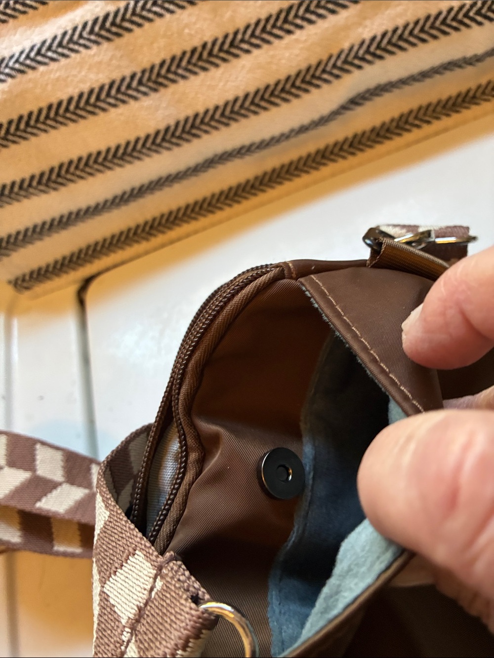 Ihkwip Brown Crossbody Bag with Patterned Strap - Picture 5 of 10